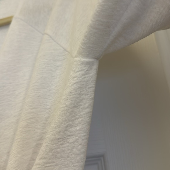 Banana Republic White wrap shirt NWOT. Size Medium - Picture 3 of 5